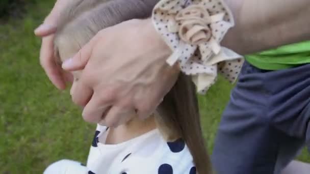 Father Make Hairstyle His Lovely Little Daughter Man Tries Make — Stock Video