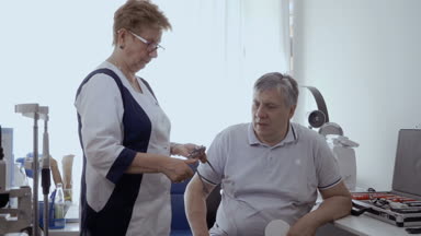 Optik deneme çerçeve giy Doktor gözleri mans. Kontrol etmek hazırlama Ophthamologist gözlerim mans. Komuta sizde düşünülmeli resepsiyonda.