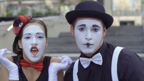 Two Funny Mimes Play Scene Girl Guy Gesticulates Facial Expressions — Stock  Video © photo_oles #200139862