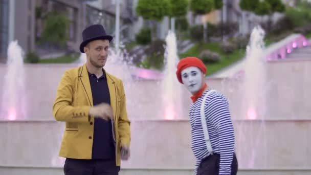 Mime et magicien rivalisent qui est le meilleur — Video
