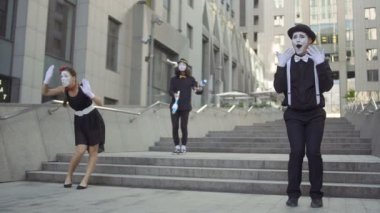 Üç saniye office center yanında duran eğlenceler