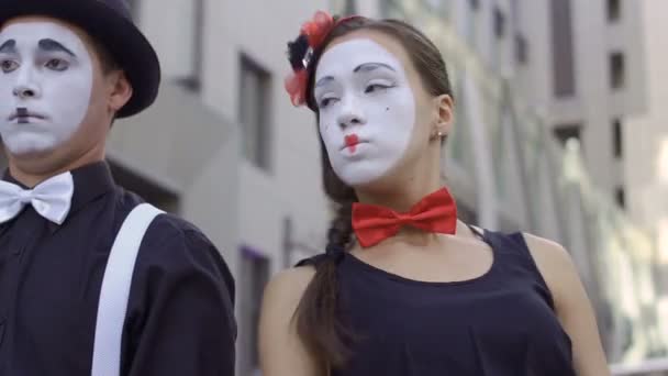 Man mime pushing his girlfriend away from the shot — Stock Video