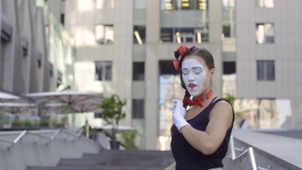 아름 다운 소녀 mime 및 mime 잘생긴 남자 — 비디오