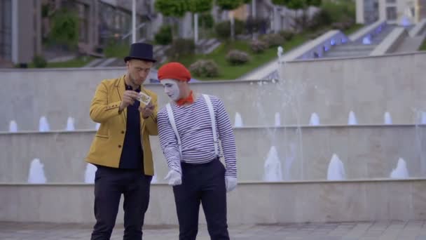 Illuzionista Térkép varázslat fogás a MIME kártya — Stock videók