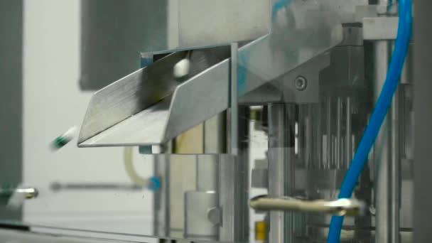 Máquina Para Hacer Pastillas Equipos Modernos Fábrica Farmacéutica Máquina Píldoras — Vídeo de stock