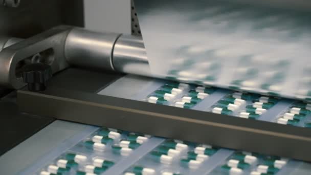 Transportador Com Cápsulas Equipamento Moderno Fábrica Farmacêutica Máquina Comprimidos Para — Vídeo de Stock
