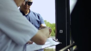 Çiftçi üye anlaşması traktör ve alınan anahtarları satıcısı satın alma hakkında