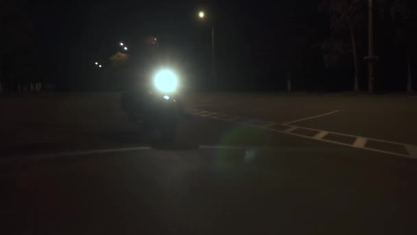 Young people riding motorcycle at night city — Stock Video