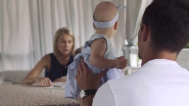 Baba bebek kızı Cafe ile hemşirelik
