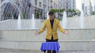 Tablo uçan ile sihirbaz gösteri hüner