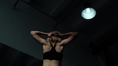 Kadın vücudu germe