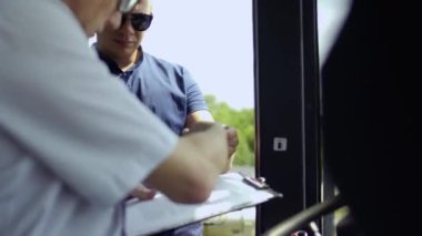 Çiftçi üye anlaşması traktör ve alınan anahtarları satıcısı satın alma hakkında