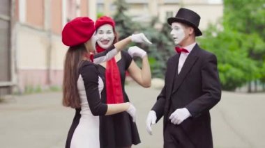 Komik pandomim şehirde crooking