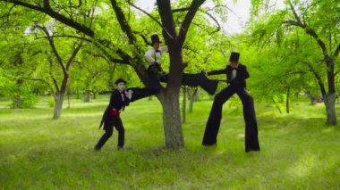 Parkta dalga geçmeyi MIME ve sokak sanatçıları