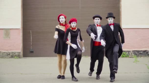 Four mimes pacing in one place — Stock Video