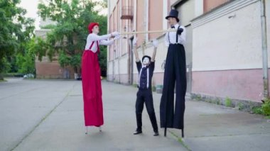 Tahta bacaklar ve MIME performans Street yapmak