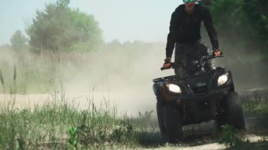 Sürücüler Atv hızlı genç adam