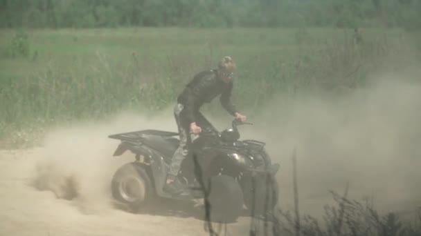 Teenager rides ATV in the field — Stock Video