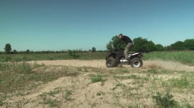 Sürücüler Atv çevrelerde genç adam