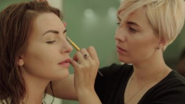 Güzel genç kız güzellik salonu