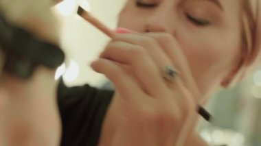 Güzel genç kız güzellik salonu