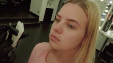 Güzel genç kız güzellik salonu