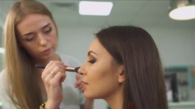 güzel kız Güzellik Salonu