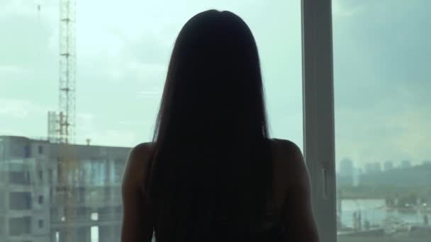 헬스 클럽에 디딜 방 아에 아름 다운 소녀 — 비디오