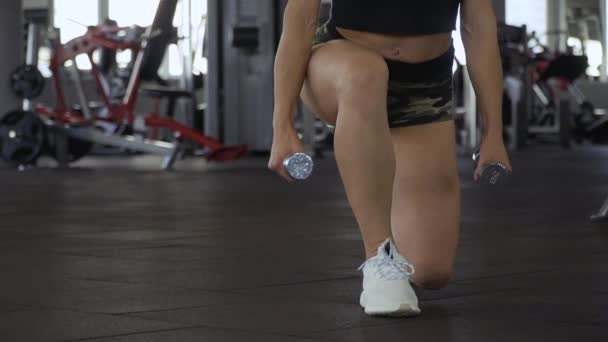 체육관에서 아름 다운 여자 — 비디오