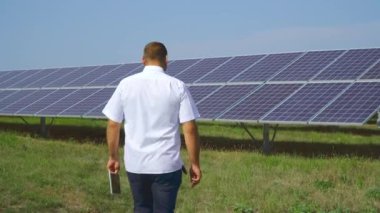 Erkek alarak resim güneş paneli'ýn arka yüzü