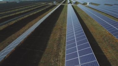 Büyük alan yenilenebilir güneş enerjisi. Dron'un vurdu