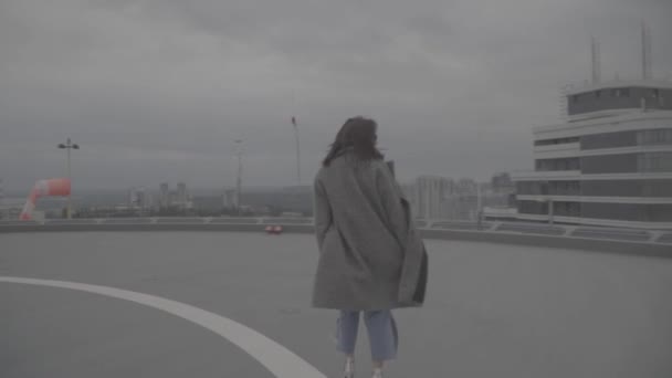 Brunette walks in windy weather outdoors. Slow motion, s-log, ungraded — Stock Video