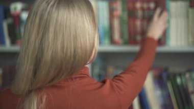Dişi kütüphanede yerim için hangi kitap seçimi