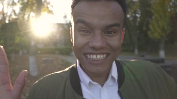 Портрет веселий хлопець афро-американських — стокове відео