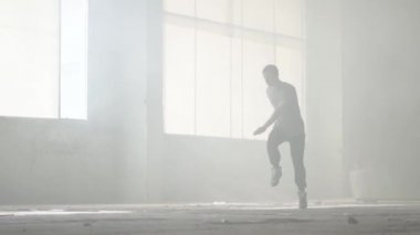 Siste gerçekleştirme yetenekli genç harika hip-hop dans. Hip hop kültürü. Prova. Çağdaş.