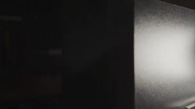 Küçük üretim closeup üzerinde dahil ampuller ile Ayna.