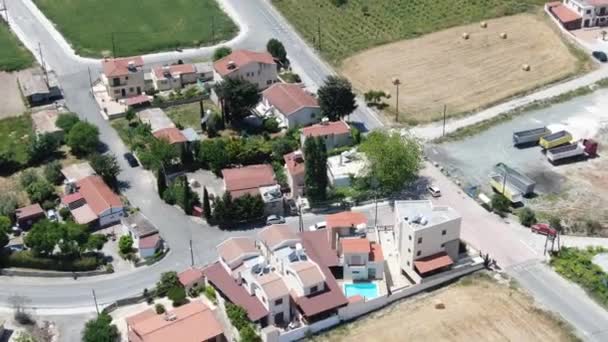 Vista aérea. Volando sobre la isla. Paisaje. Centro turístico. Disparando desde el dron. Chipre . — Vídeos de Stock