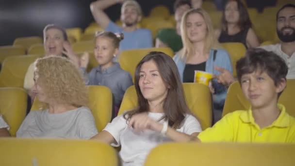 Group of people throwing popcorn in cinema. Portrait of angry film-lovers dissatisfied with film. Men and women of different ethnicities expressing negative emotions in movie theatre. — Stock Video