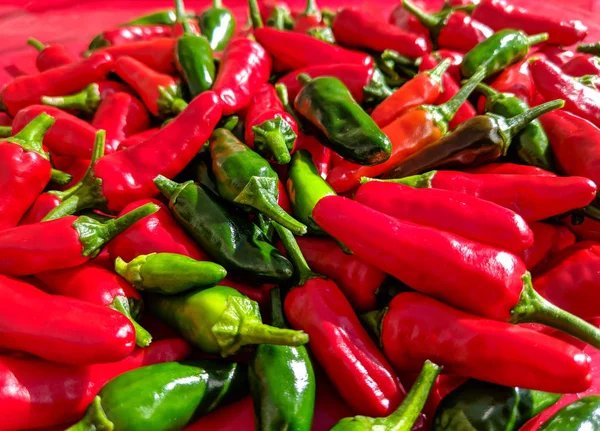 Red and green chilli peppers. Close up of pile. — Stock Photo, Image