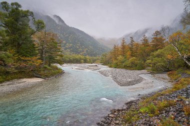 Japon seyahat maceralarının sonbahar sezonunda kamikochi 'nin inanılmaz manzarası