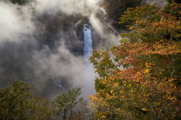 Malerische Aussicht Auf Den Kegon Wasserfall Mit Nebel Und Herbstzeit — Stockfoto