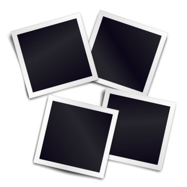 Şeffaf arkaplan üzerinde dört fotorealistik boş retro fotoğraf çerçevesi. Vektör illüstrasyonu.
