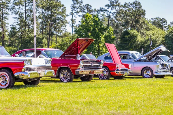 Classic car show lineup — Stock Photo, Image