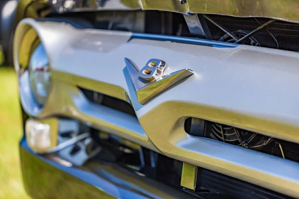 Ford truck V8 badge — Stock Photo, Image