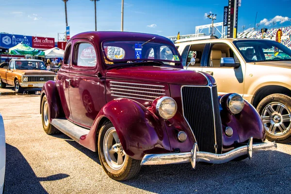 Daytona フロリダ アメリカ合衆国 2018年11月24日 1936年秋のフォードクーペ2018年デイトナトルコラン — ストック写真