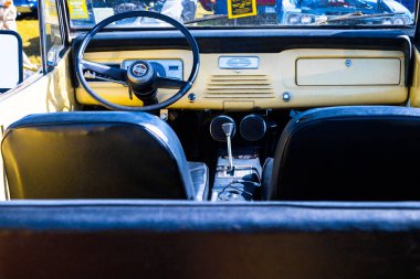 Daytona, Florida / ABD - 24 Kasım 2018: 1968 Jeepster Commando at the Fall 2018 Daytona Turkey Run.