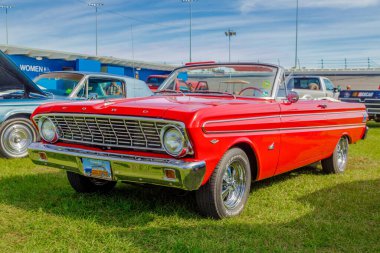 Daytona, Florida / ABD - 24 Kasım 2018: 1964 Ford Falcon at the Fall 2018 Daytona Turkey Run.