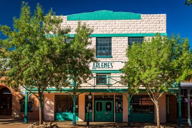 Tombstone, Arizona, ABD - 2 Mart 2019: Arlene 'in ünlü Eski Batı Kasabası Tarihi Bölgesi Allen Caddesi' ndeki sabah manzarası