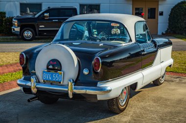 Daytona Beach, FL / USA - 25 Mart 2018: American Motos tarafından restore edilen Nash Metropolitan.