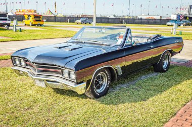 Daytona Plajı, FL / USA - 25 Mart 2018 - 1967 Buick GS California kaslı arabası 2018 Daytona Türkiye Koşu.